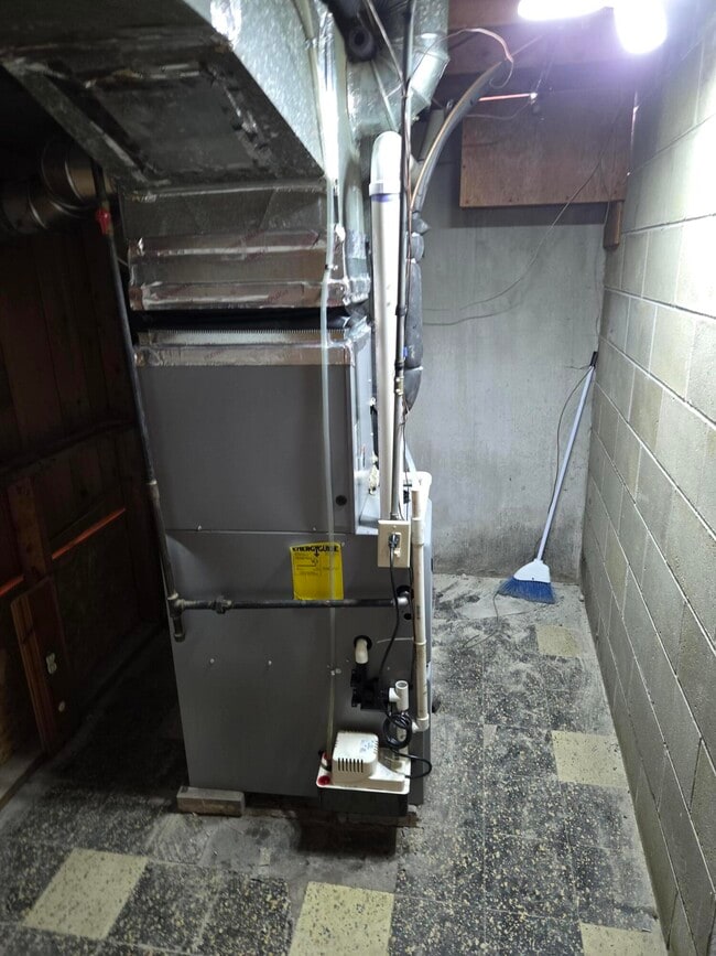 Building Photo - 27294 W Pleasant Ridge Dr