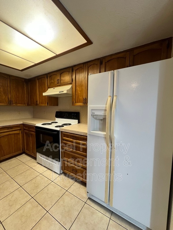 Building Photo - 2004 Lambeth Way