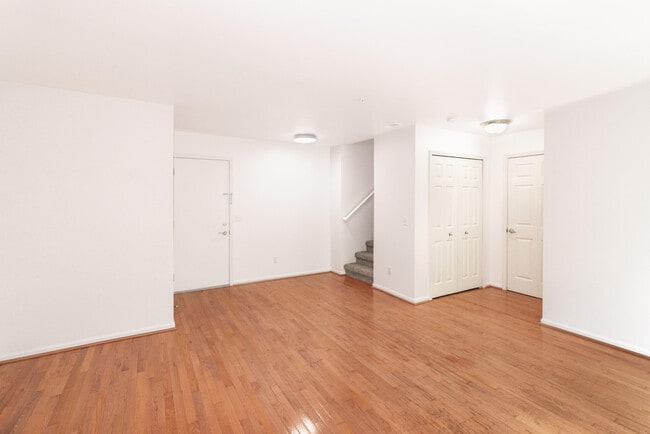 Building Photo - 3046 Barclay Way