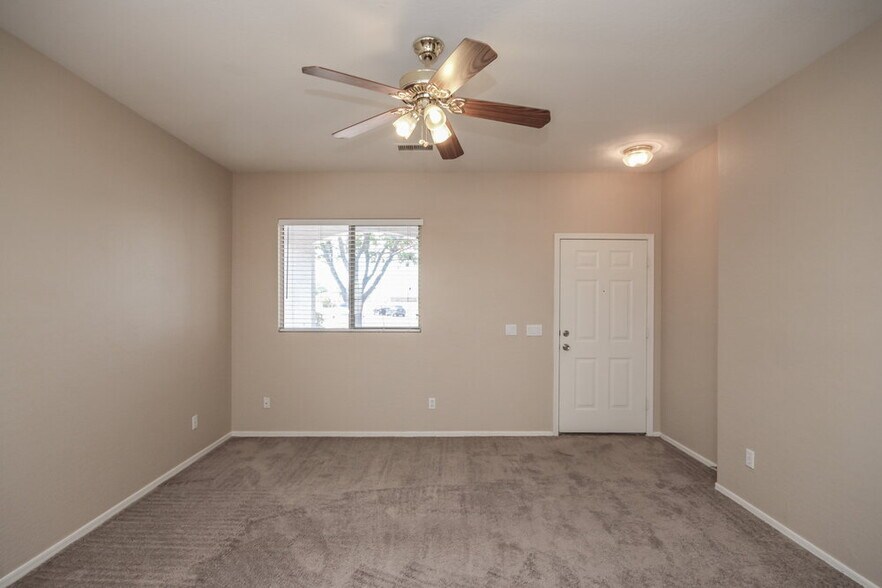 Building Photo - 11170 W Holly St