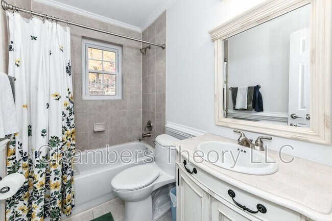 Building Photo - 3061 N Oakland St