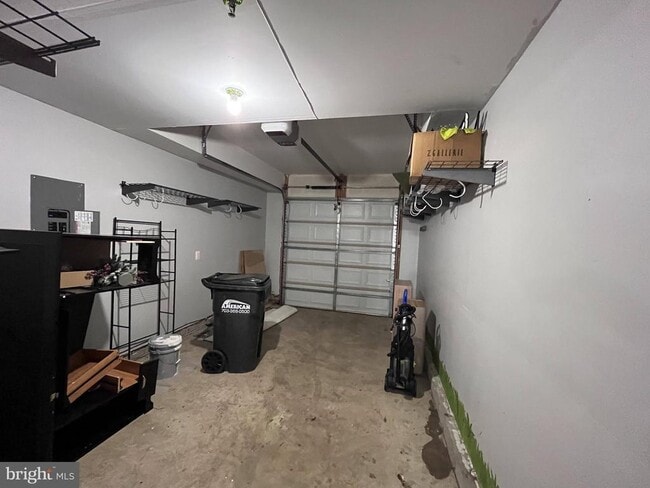 Building Photo - 42593 Burbank Terrace