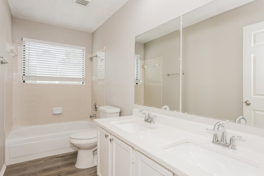 Building Photo - 5911 Rocky Point Dr