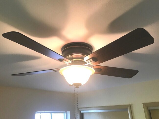 Building Photo - 725 Busse Hwy