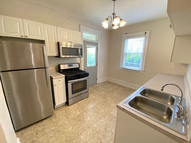 Building Photo - E 4th Ave 88-90 NCR