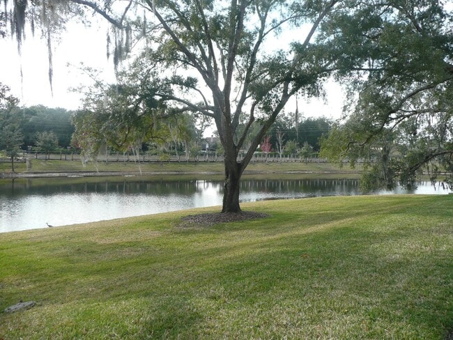 Building Photo - 808 Challis Point