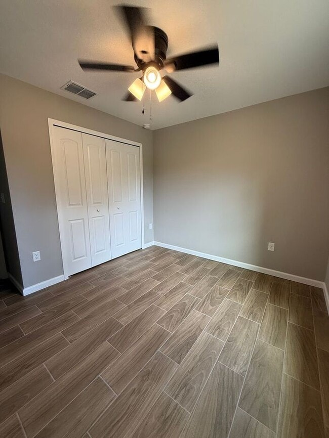 Building Photo - 277 Oak Ln Cir