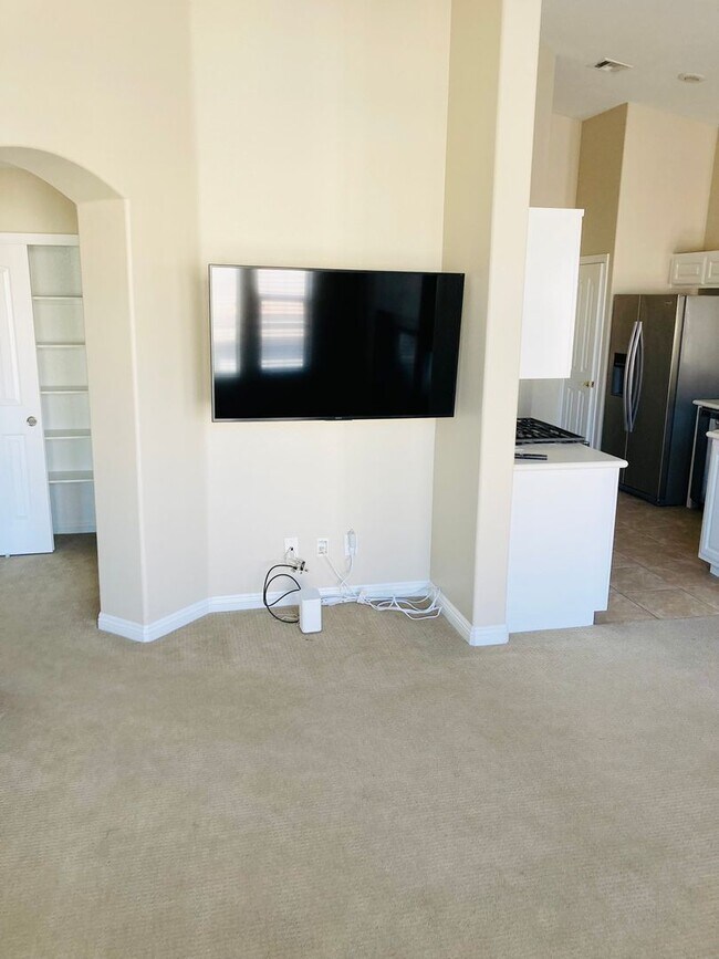 Building Photo - Tom Noon Condo