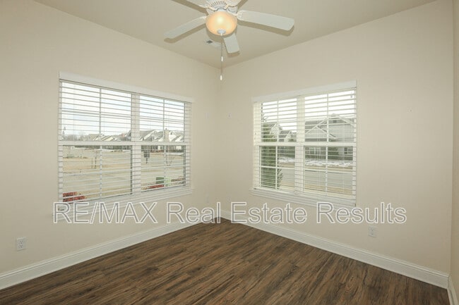 Building Photo - 2106 SW Huntwick Ave