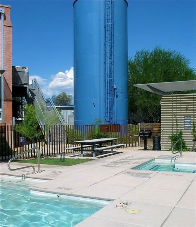Building Photo - Studio unit at ICE HOUSE LOFTS!!