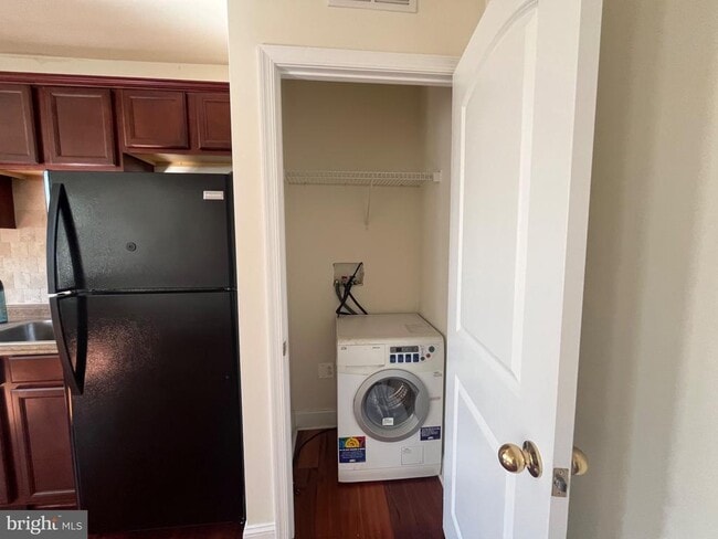 Building Photo - 740 Vernon Rd