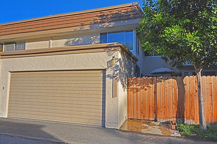 Building Photo - 10051 Valley Circle Blvd