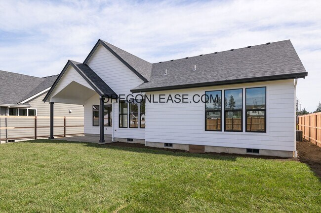 Building Photo - Gorgeous New Construction in Brand New Veneta Subdivision