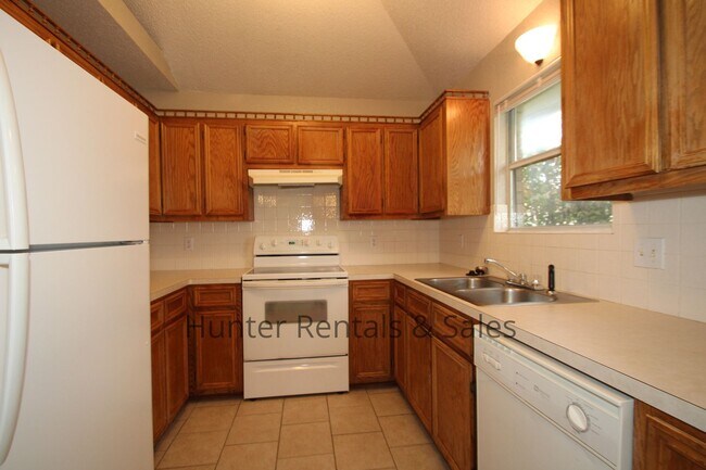 Building Photo - 4001 Tallwood Dr