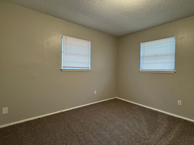 Building Photo - 3310 SW Salinas Dr