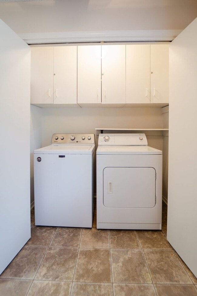 Building Photo - Move-in ready Townhome in a quiet neighbor...
