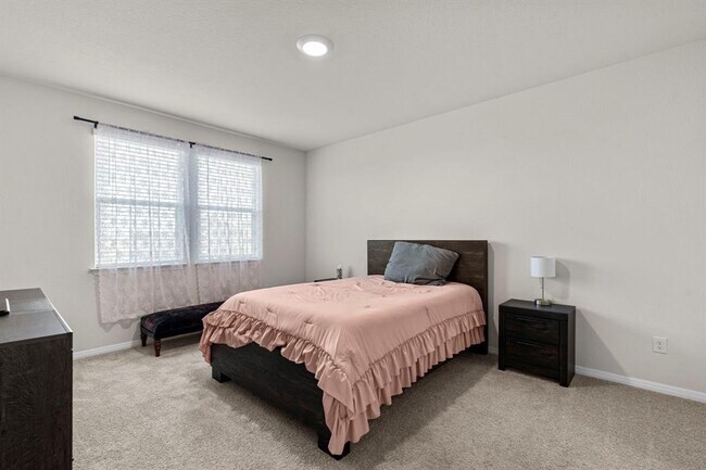 Building Photo - 381 Evergreen Sumac Lp