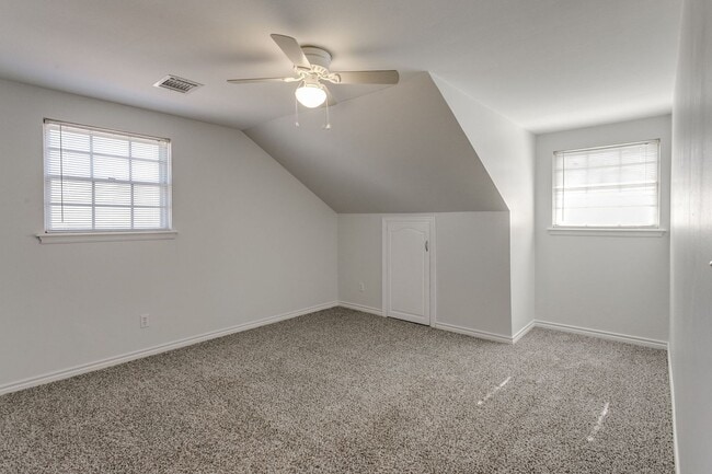 Building Photo - Spacious 4-Bedroom Home in Mature Neighbor...