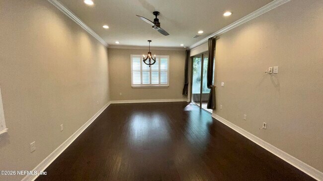 Building Photo - 331 Los Alamos St