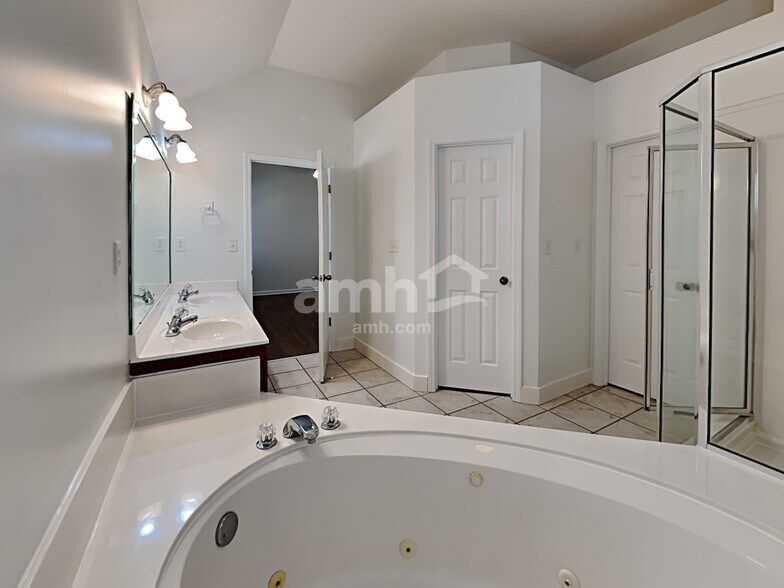 Building Photo - 1673 Farkleberry Dr