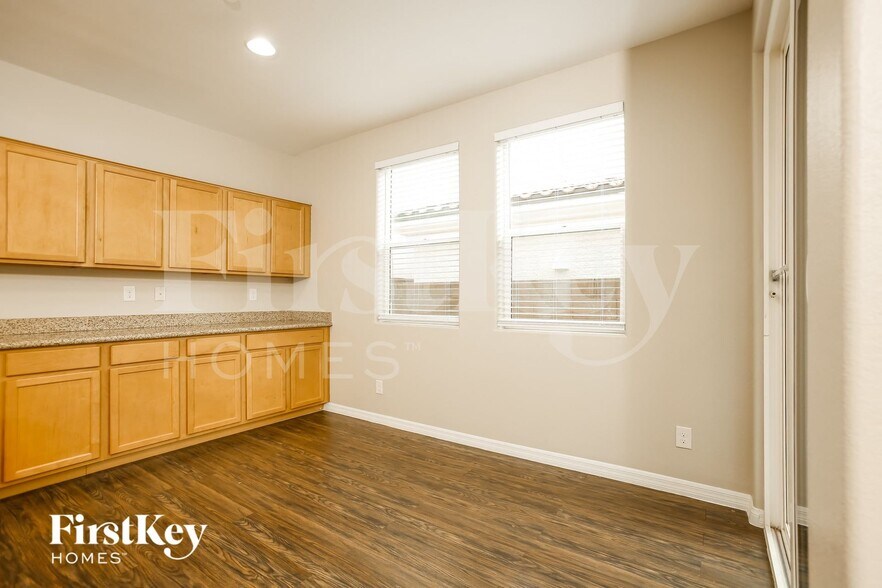 Building Photo - 10236 Ruggles Mansion Ave