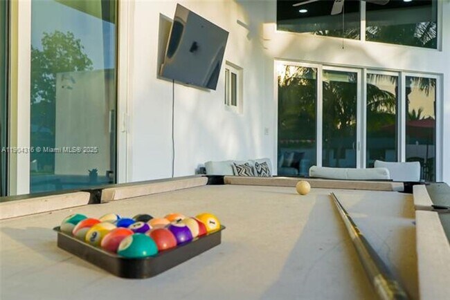 Building Photo - 290 NW 125th Ave