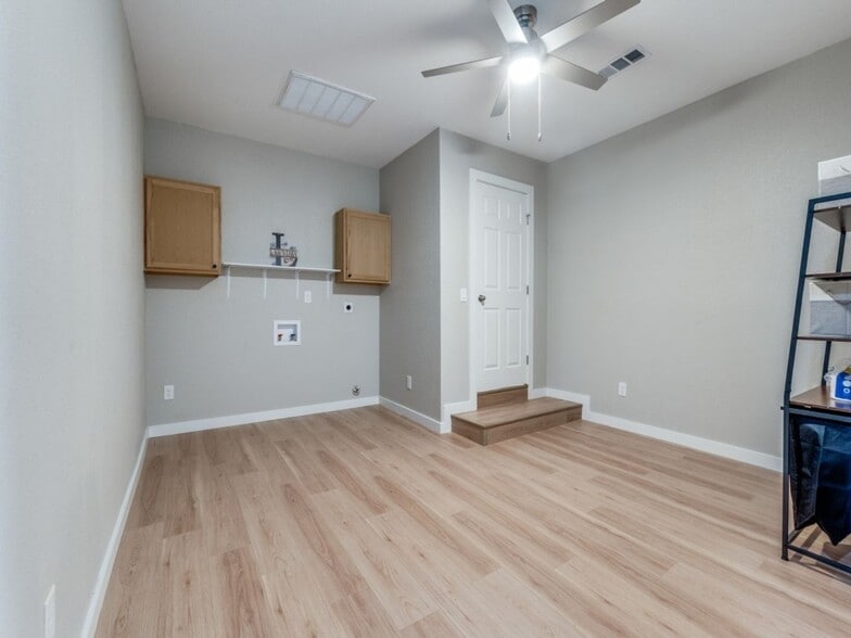 Building Photo - 3160 Bannon Dr