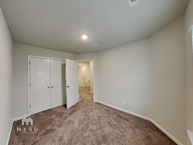 Building Photo - 8 Cardinal Ct
