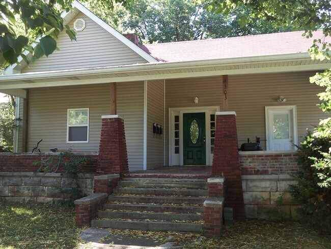 Primary Photo - 1303 High St