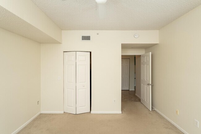 Building Photo - 1005 Bella Vista Blvd