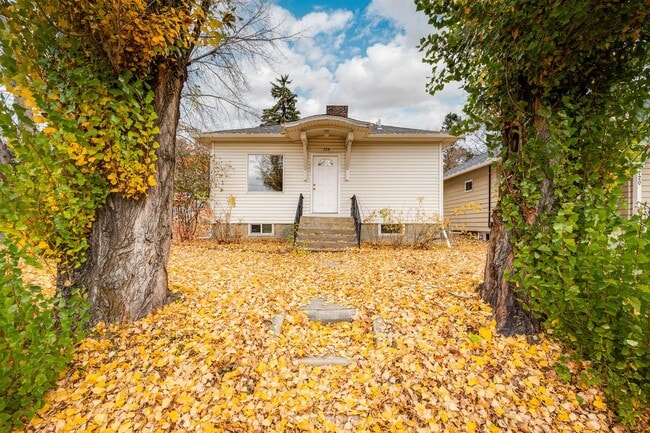 Building Photo - JUST LISTED! The Perfect Place for Students to Call Home