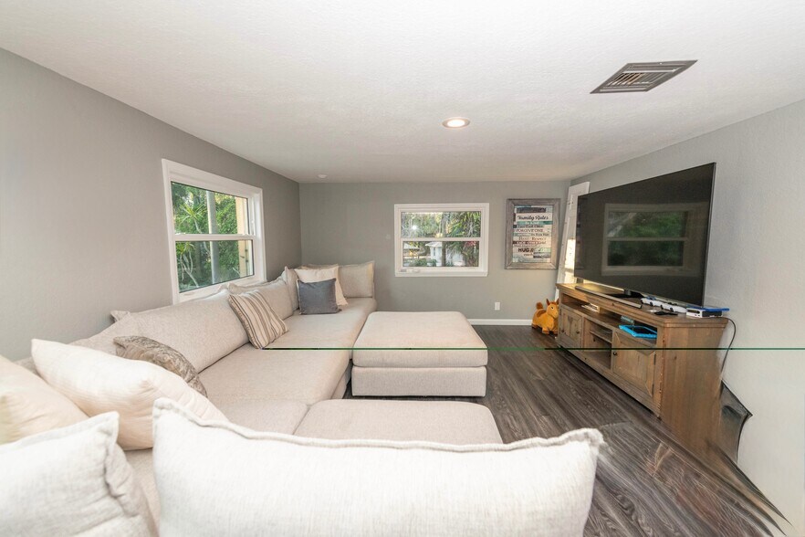 Building Photo - 16887 97th Way N