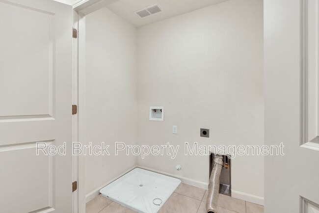 Building Photo - 393 Sullivan Dr