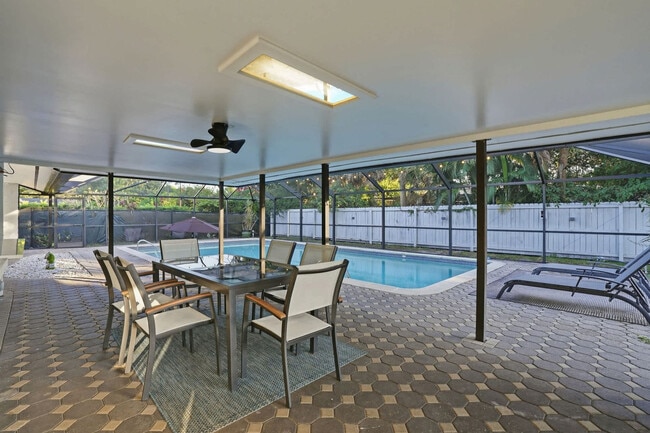 Building Photo - 208 Erie Dr