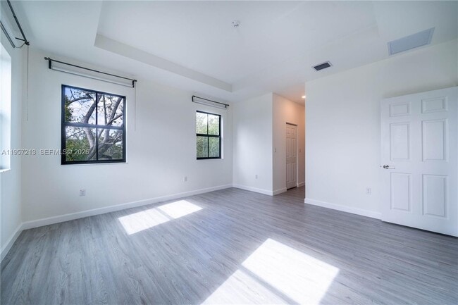 Building Photo - 1928 SW 5th Blvd