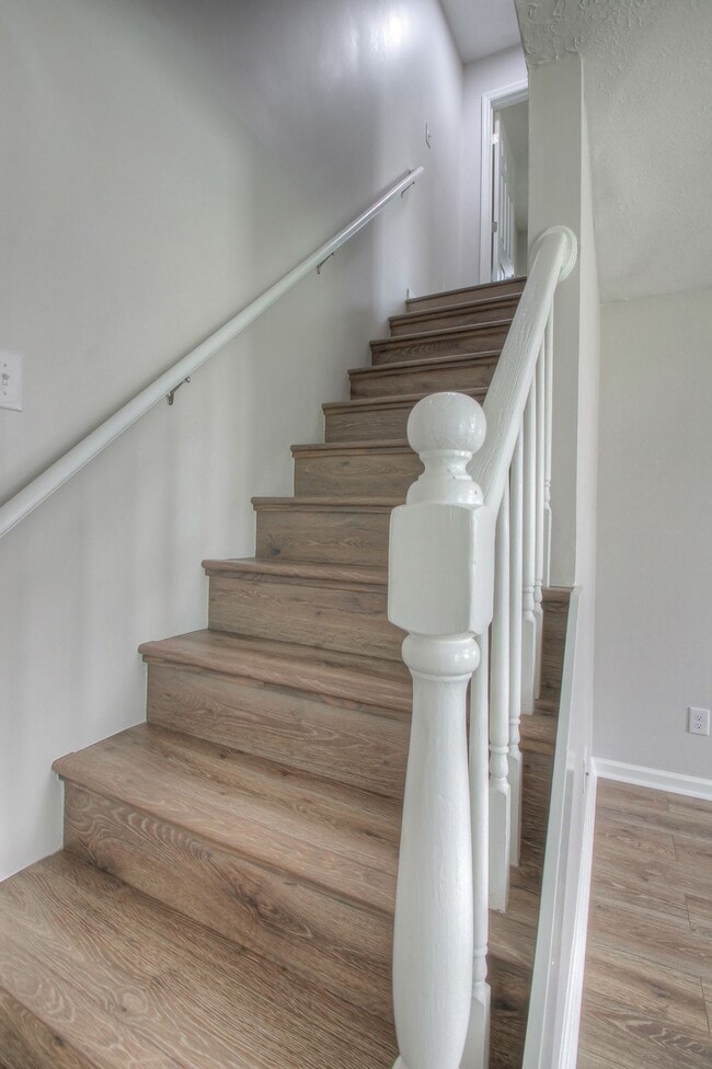 Building Photo - Remodeled 2BR Townhome in Spring Hill