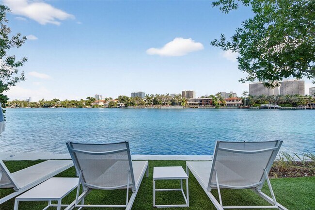 Building Photo - 9821 E Bay Harbor Dr