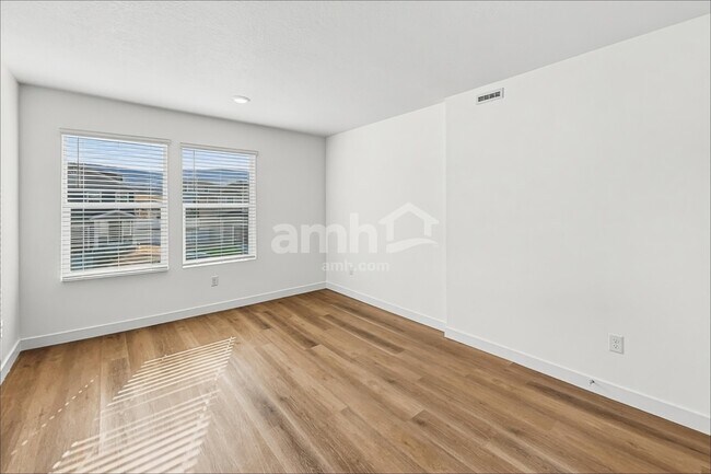 Building Photo - 1287 S Brixton Avenue