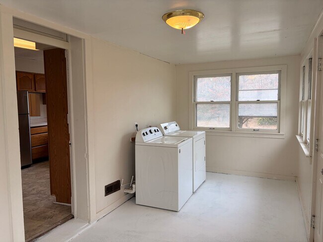 Building Photo - 2-Story 4 Bed/2 Bath Home with Basement & W/D