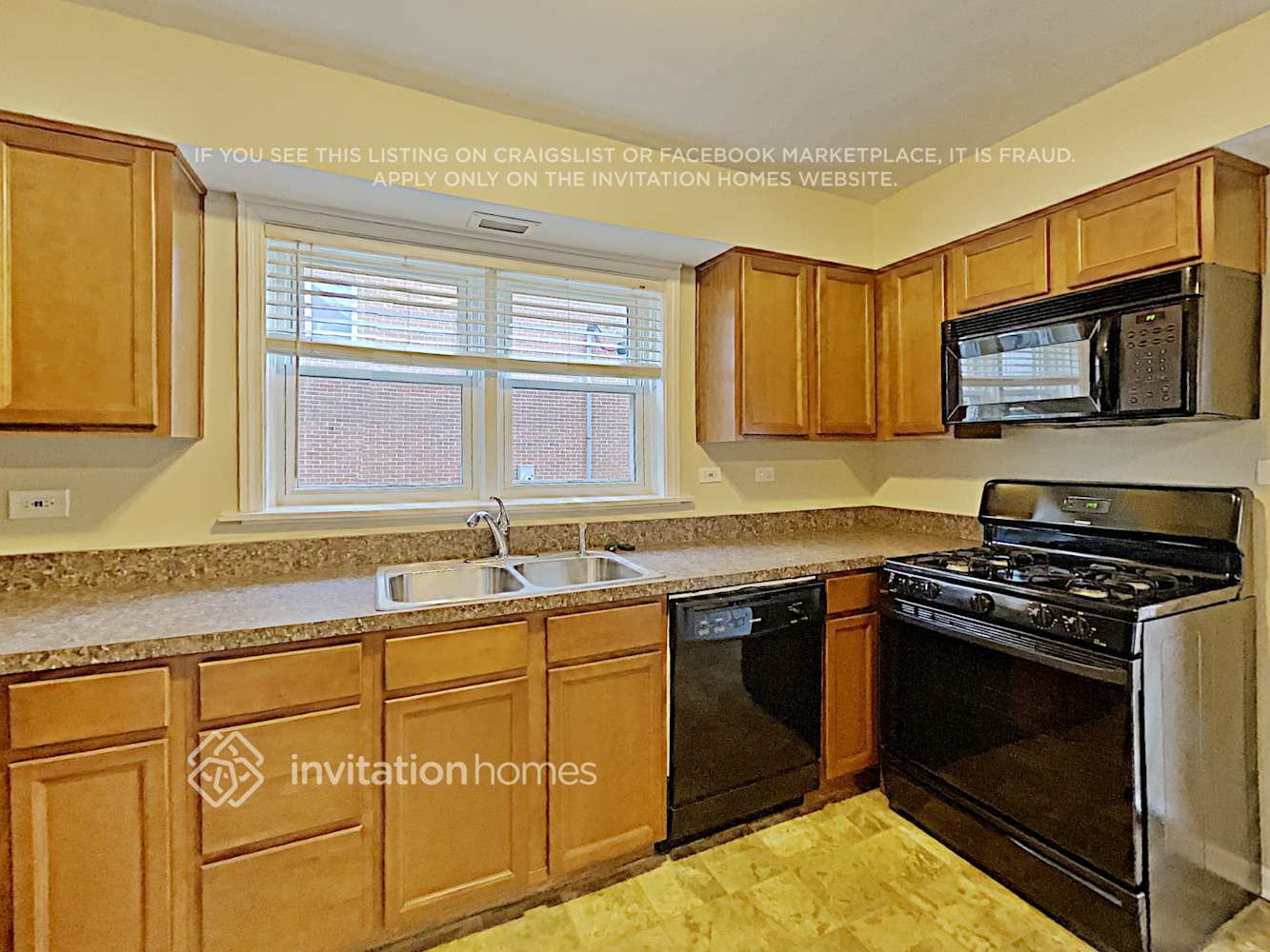 Building Photo - 4015 W 105th St