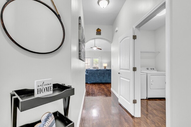 Building Photo - Cozy executive rental in Savannah highlands