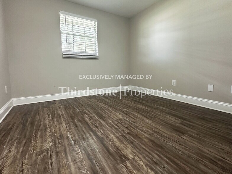 Building Photo - 455 W Clermont Dr