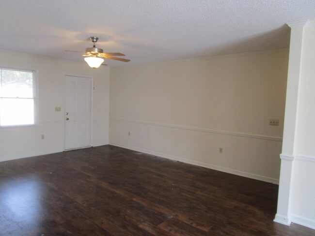 Building Photo - 110 Delorme Ct