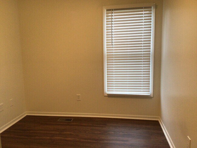 Building Photo - 726 Heartland Meadows Dr