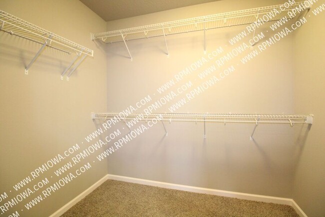Building Photo - 633 Newport Pl