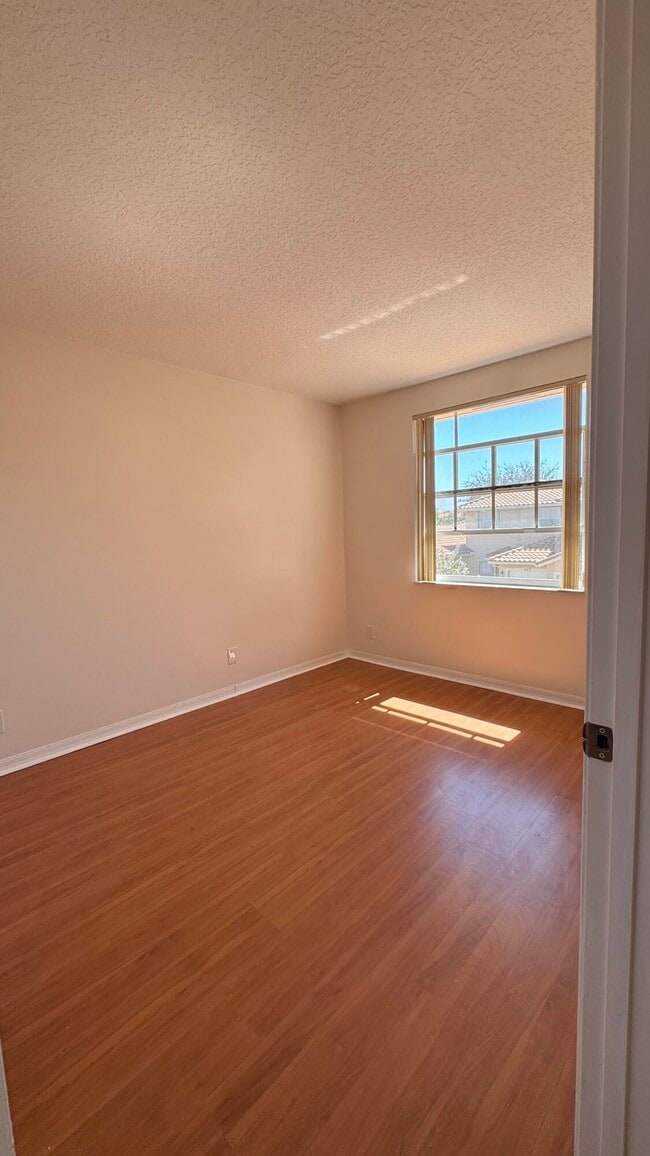 Building Photo - 6422 Park Lake Cir