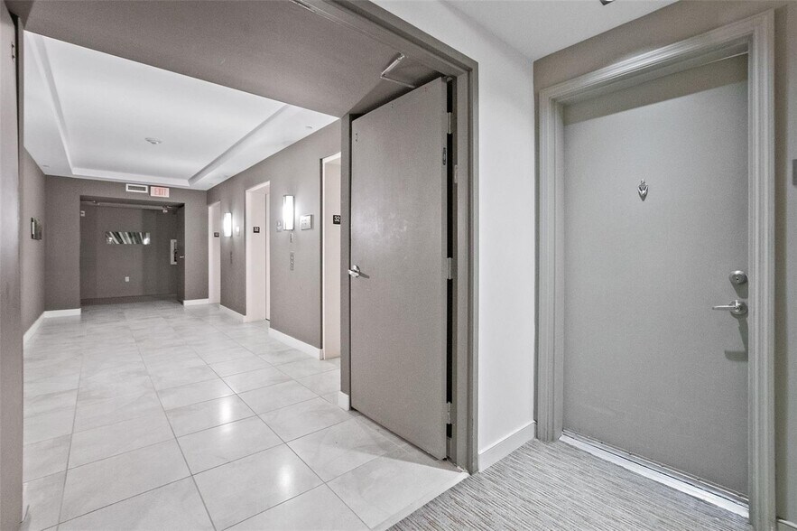 Building Photo - 951 Brickell Ave