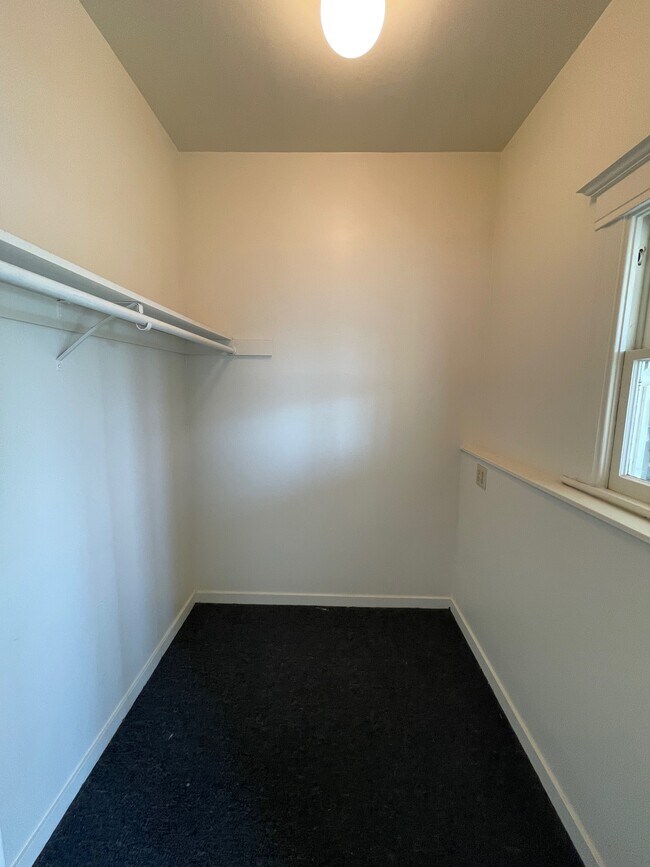 Building Photo - 2210 Parker St