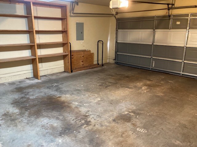 Building Photo - 7450 Holly Hill Dr