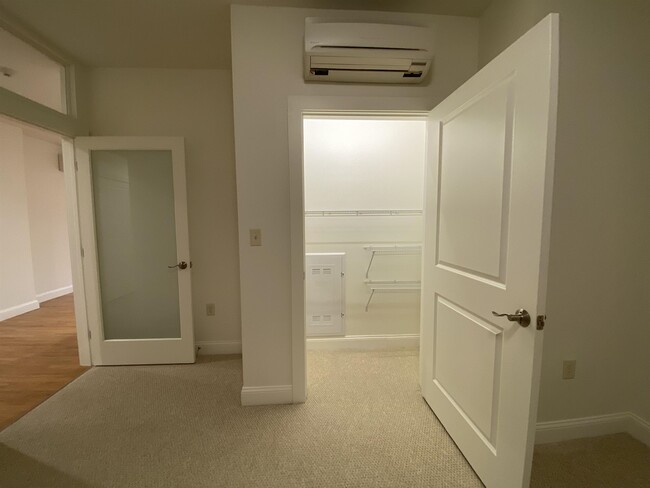 Building Photo - 875 Elm St